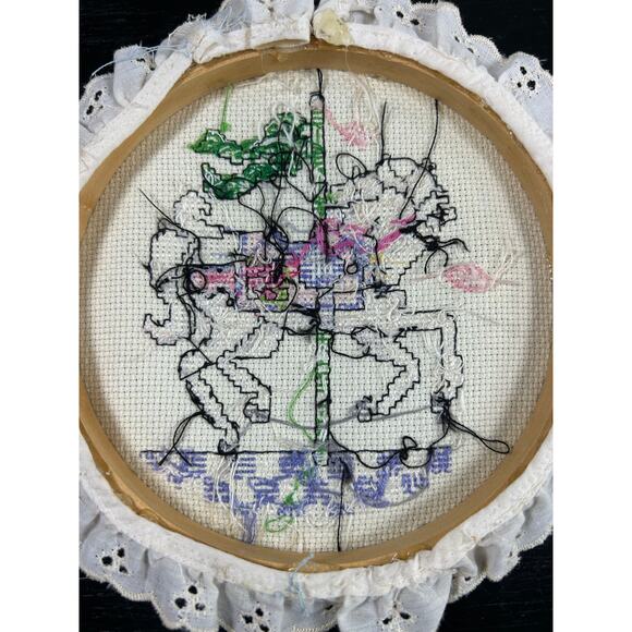 Vintage- Carousel Horse- Needlepoint Finished Artwork- ruffled edges- some wear - Picture 5 of 7
